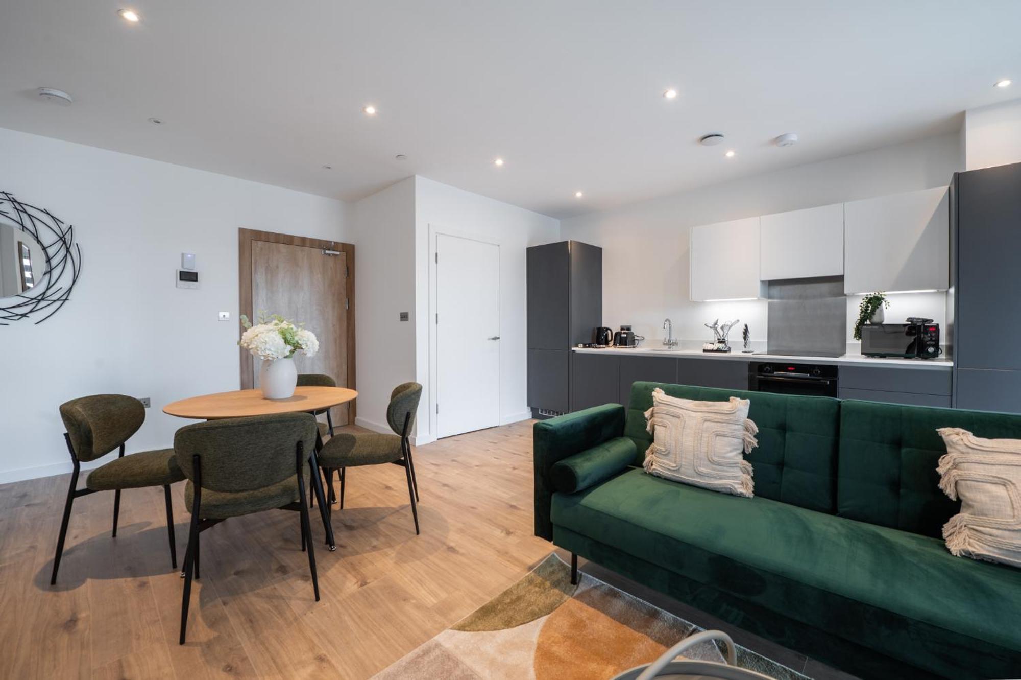 Vesto Lewisham *