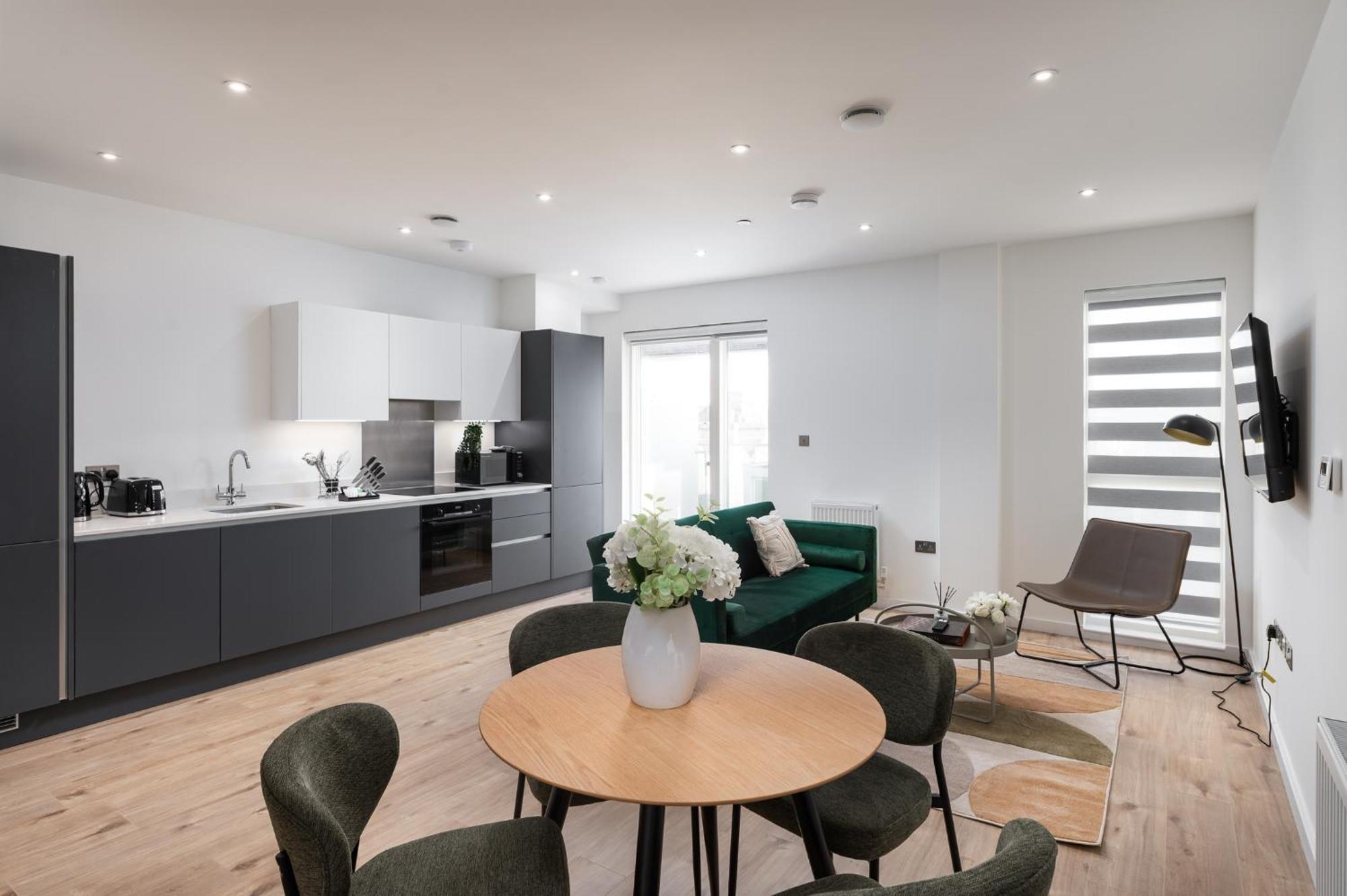 Vesto Lewisham *